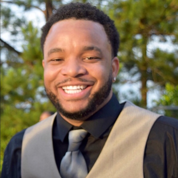 Meet your Posher, Dominique - Picture 1 of 1